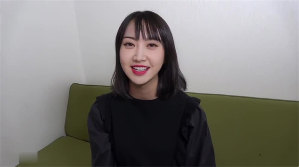 AI-景甜-女星下海拍摄无码A片粉色小穴注满男人精华上封面